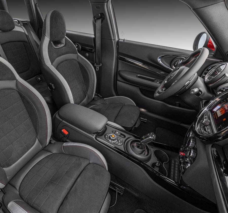 Интерьер Mini John Cooper Works Clubman (F54) 2019 года  (LA) (фото 15 из 41)